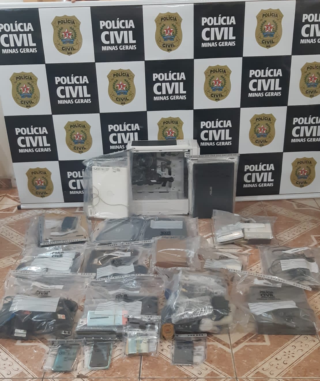 Polícia Civil realiza operação em Viçosa para coibir crimes virtuais