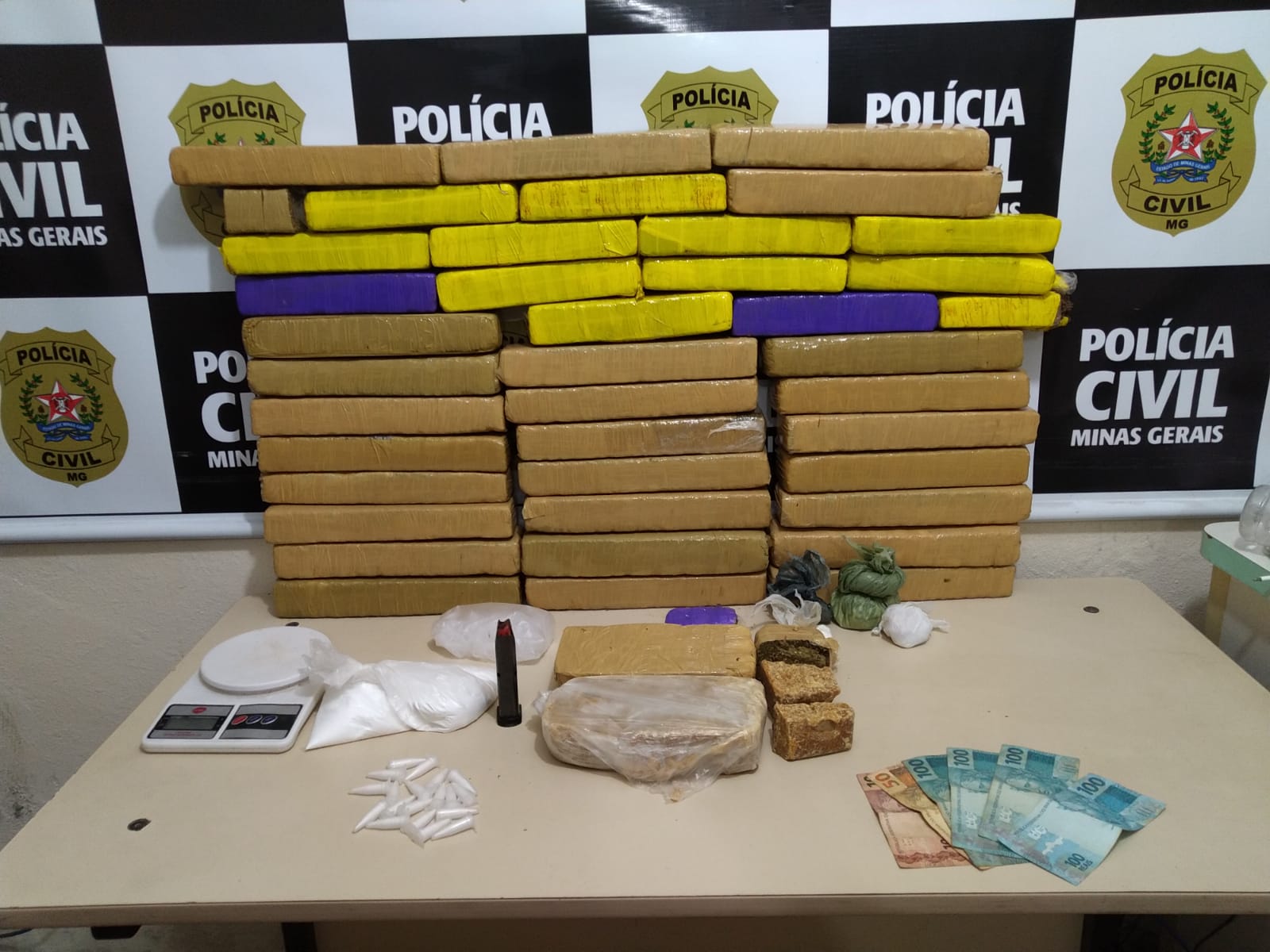 Viçosa: polícia civil prende quatro suspeitos por tráfico de drogas no Vau Açu