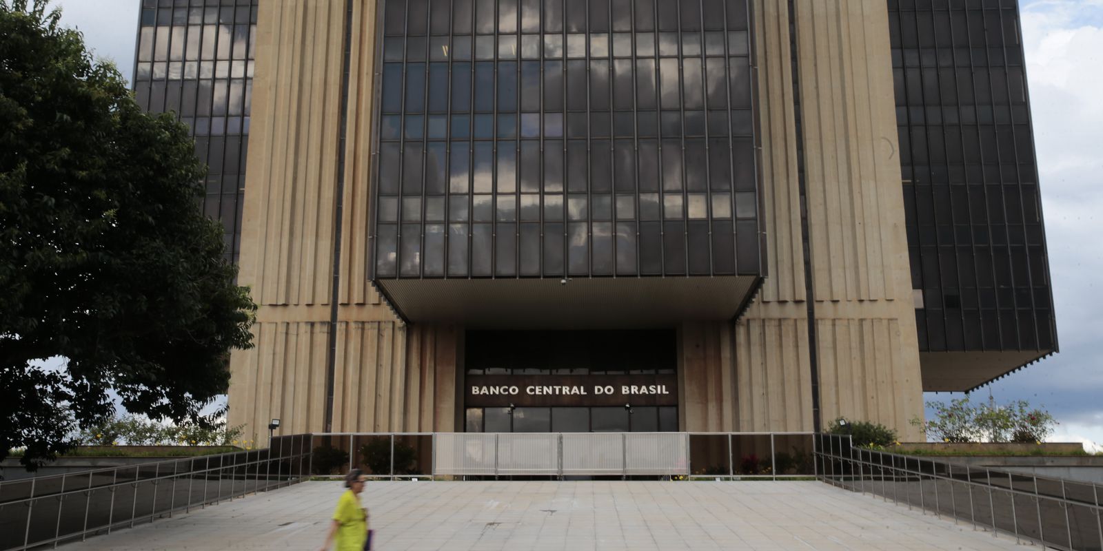 Banco Central começa a liberar valores a receber de clientes que esqueceram dinheiro