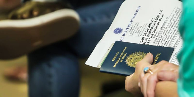 Isenção de taxa para emissão de passaporte a estudantes carentes é aprovada pelo Senado
