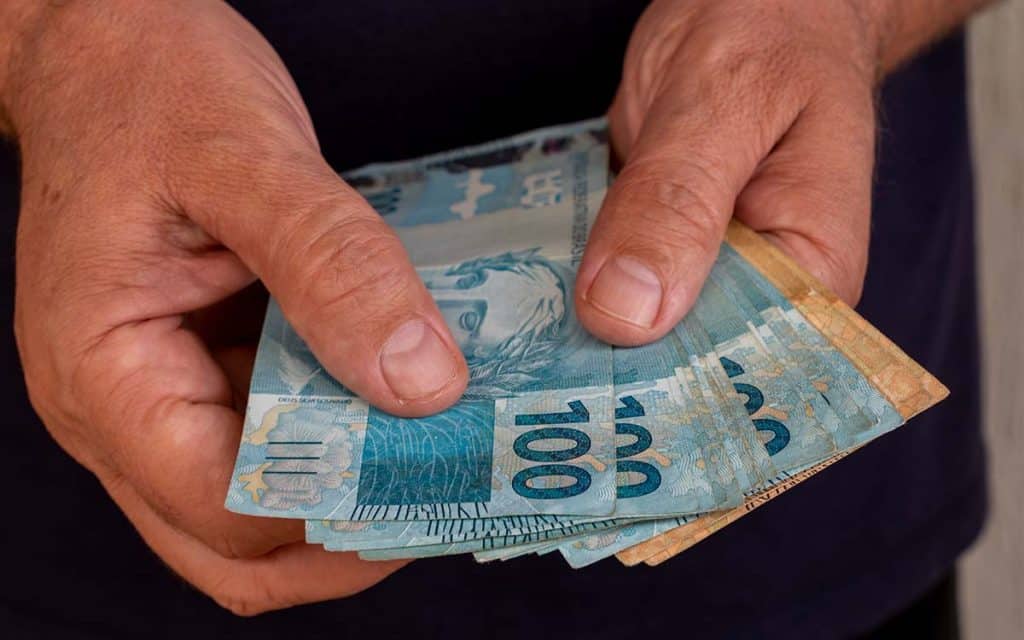 Beneficiários com NIS de final 8 recebem Bolsa Família