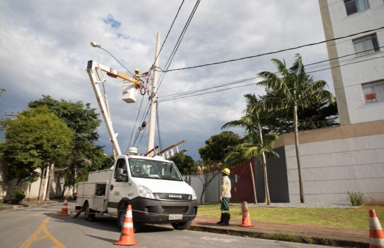 Cemig lança concurso com 250 vagas para eletricista de redes de distribuição