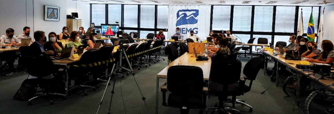 Uemg aprova retorno das aulas presenciais a partir de 11/4