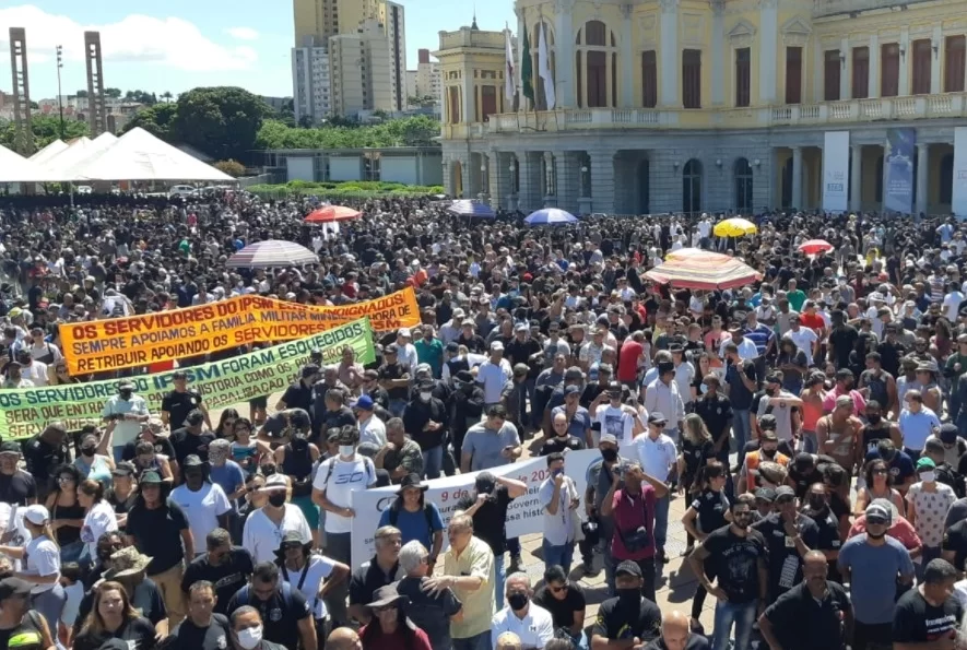 Minas Gerais: comissão propõe aumento de 24% para policiais e pagamento do piso para professores