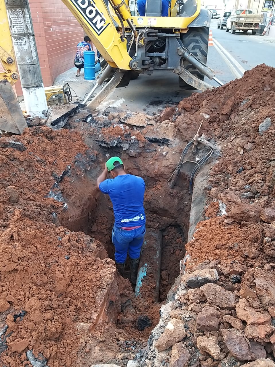 Viçosa: trânsito na rua dos Passos está em meia pista por conta de obras do SAAE
