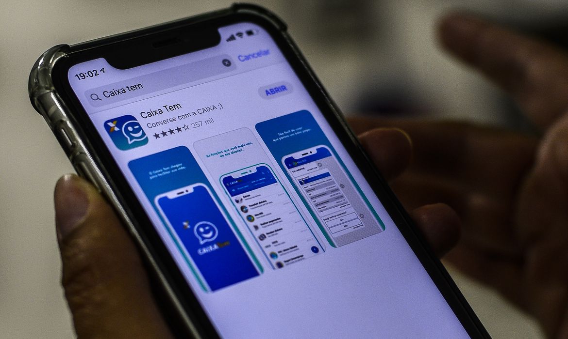 Trabalhadores nascidos em abril podem sacar até R$ 1 mil do FGTS