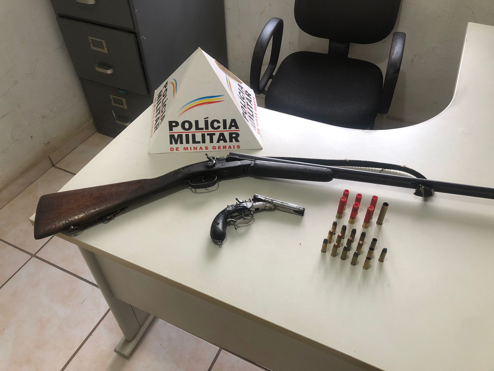 Ervália: homem é detido por porte ilegal de arma de fogo e munições