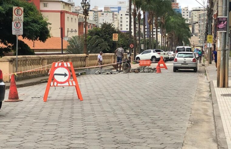 Viçosa: calçamento da avenida Bueno Brandão segue em manutenção