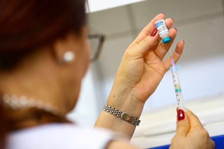 Aplicação de 4ª dose contra Covid para idosos de 61 anos acontece hoje (19), em Viçosa