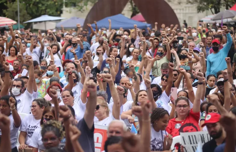 Greve dos professores estaduais suspensa após ALMG derrubar veto de Zema