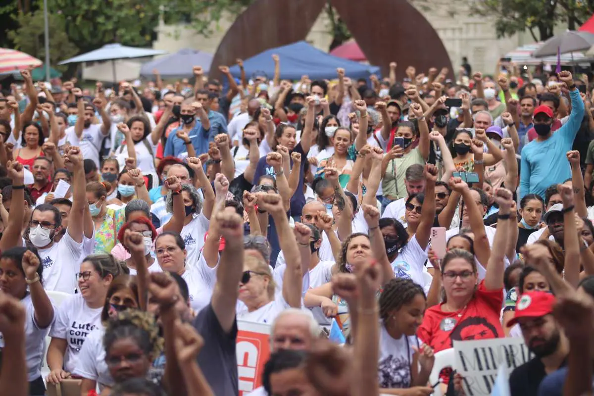 Greve dos professores estaduais suspensa após ALMG derrubar veto de Zema