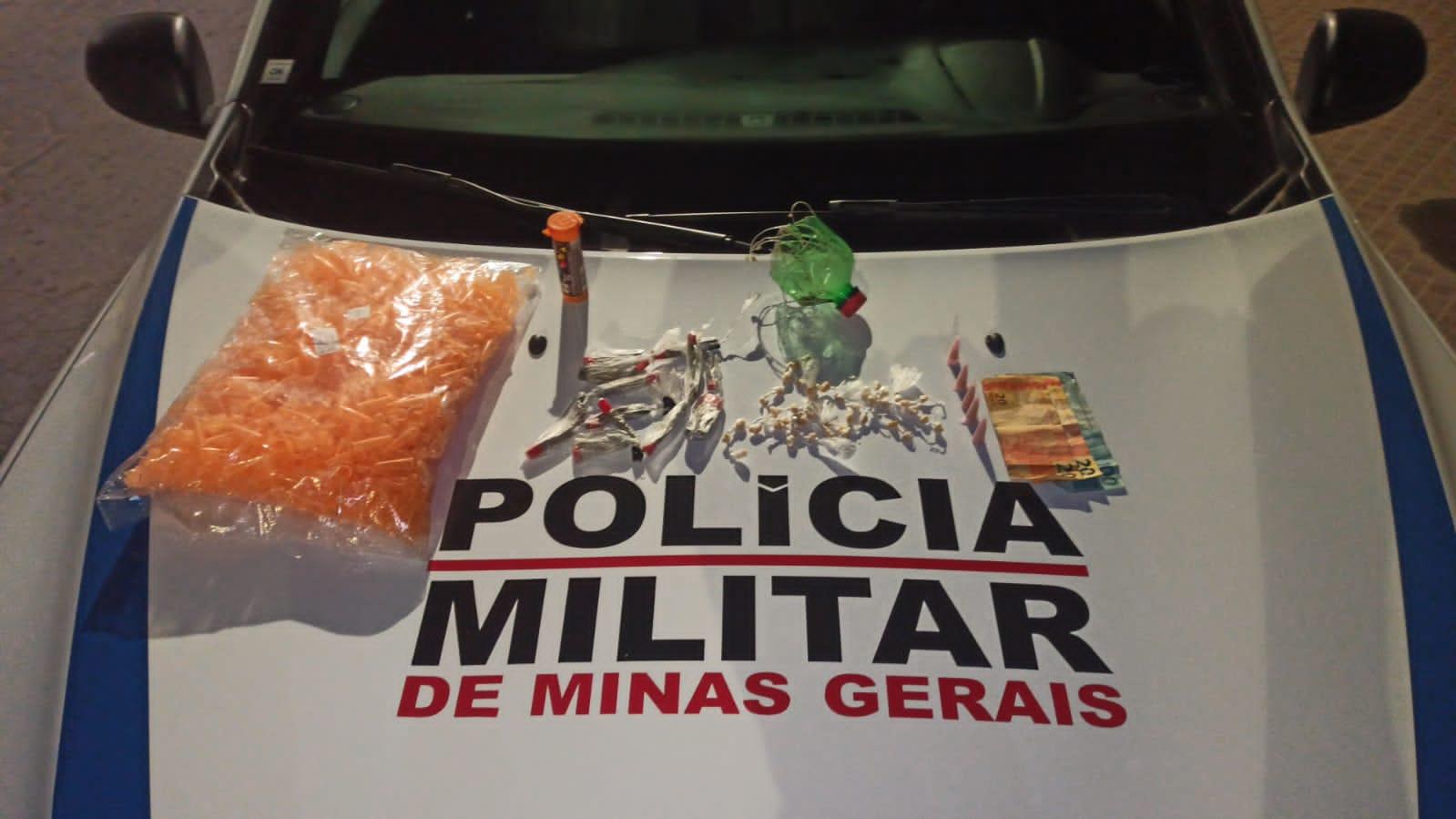 Ubá: Polícia Militar prende jovem por tráfico de drogas