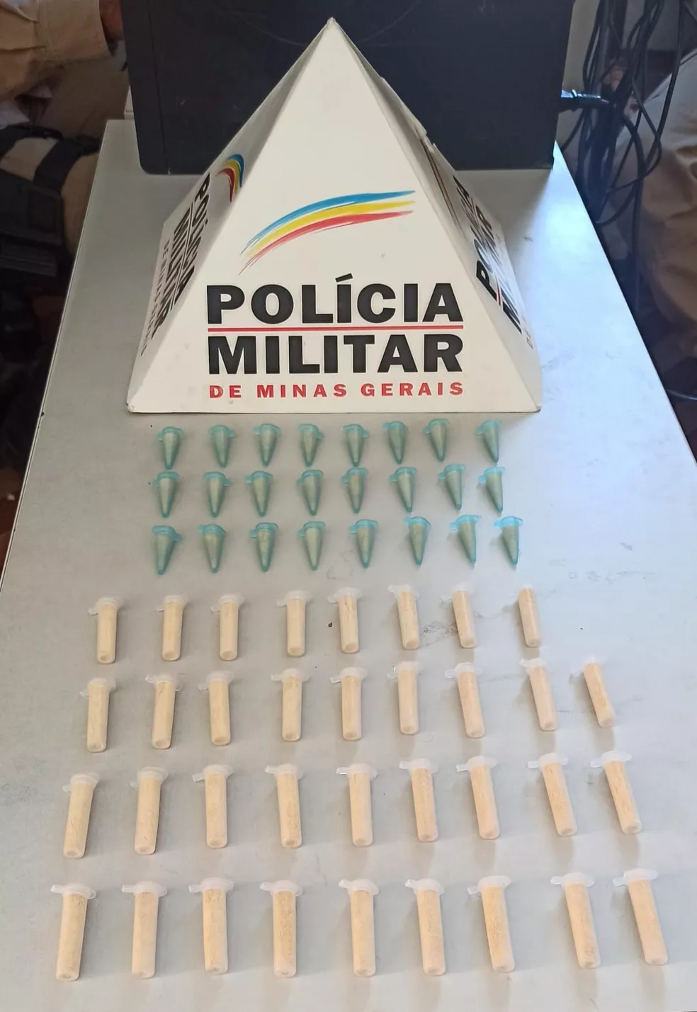 PM de Ubá apreende 59 pinos de cocaína no bairro São Domingos