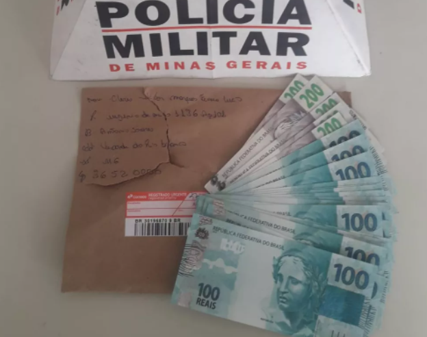 Jovens compram R$ 3 mil em notas faltas e são presos pela PM em Visconde do Rio Branco