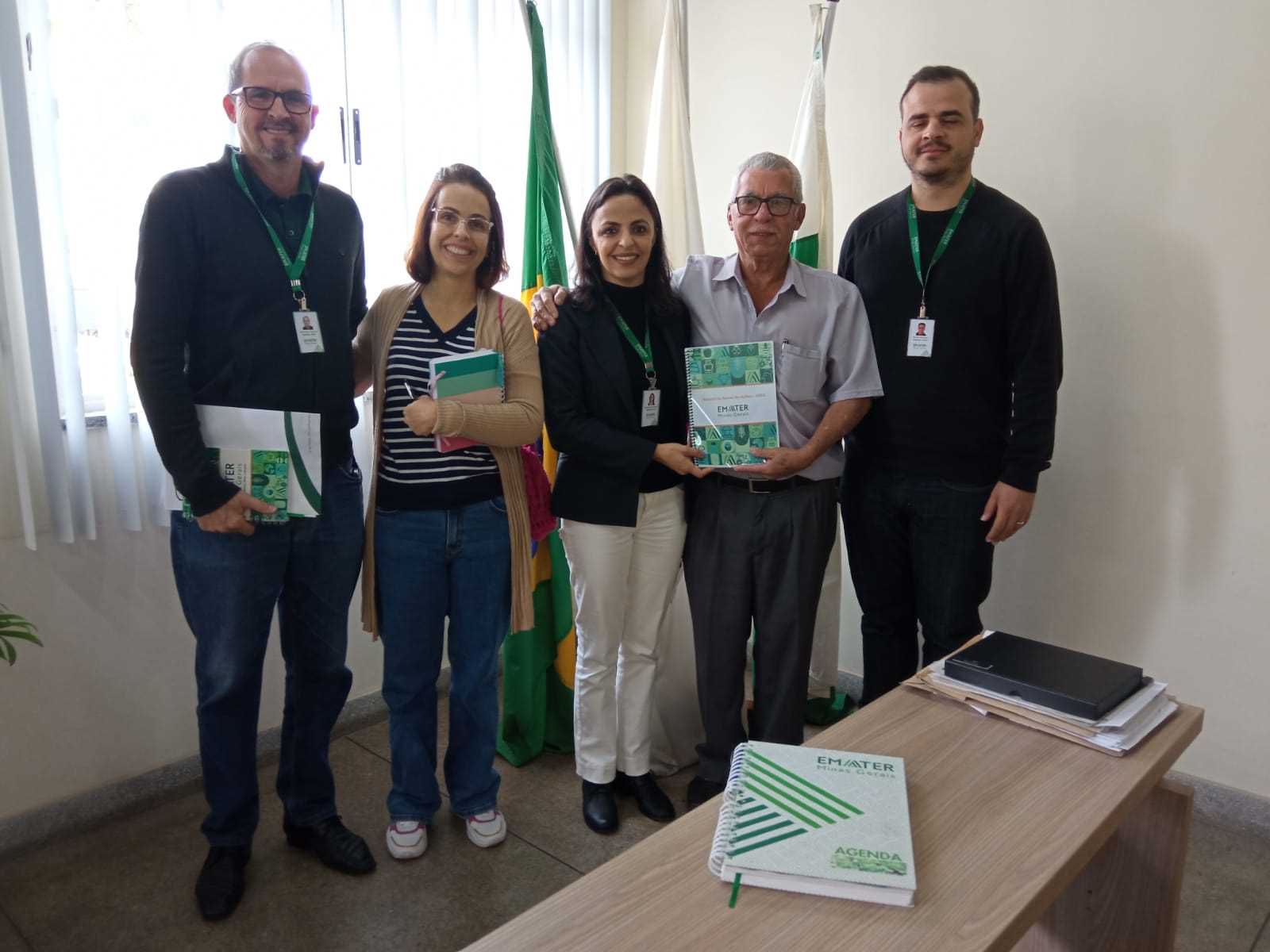 Prefeito de Viçosa recebe visita de comitiva da Emater/MG