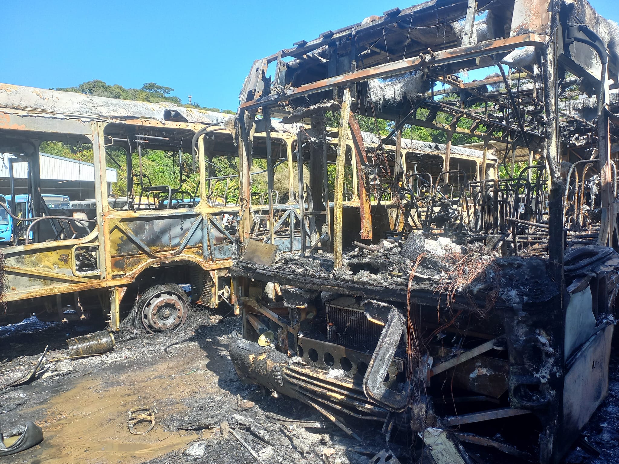 Veículos da São Jorge Auto Bus são incendiados em Ponte Nova