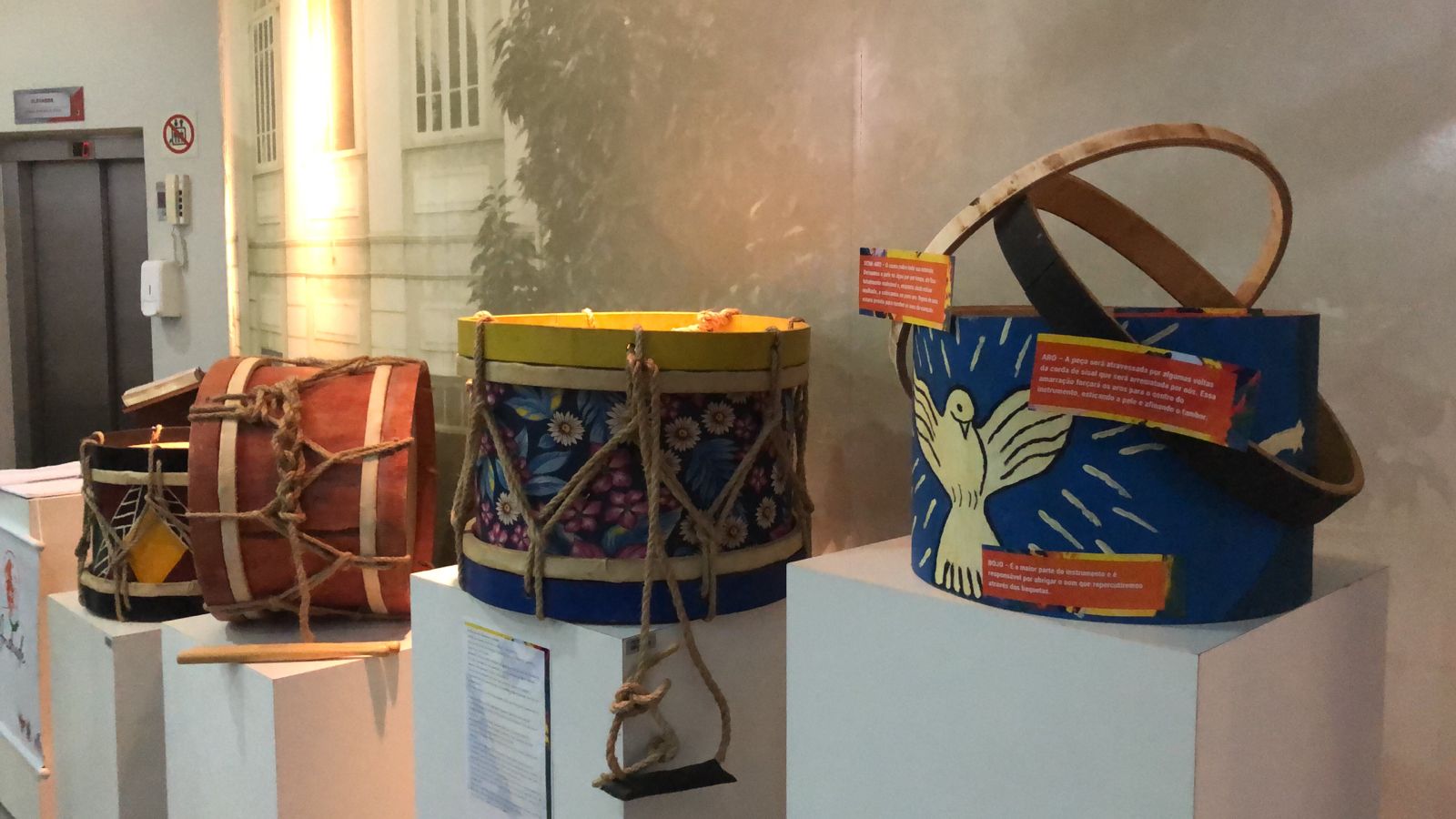 Câmara de Viçosa expõe ‘Tambores de Maracatu’; conheça a história deles