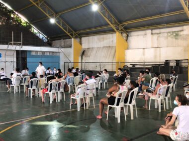 Viçosa: crianças recebem 2ª dose da Pfizer pediátrica hoje 3/5 na escola Edmundo Lins