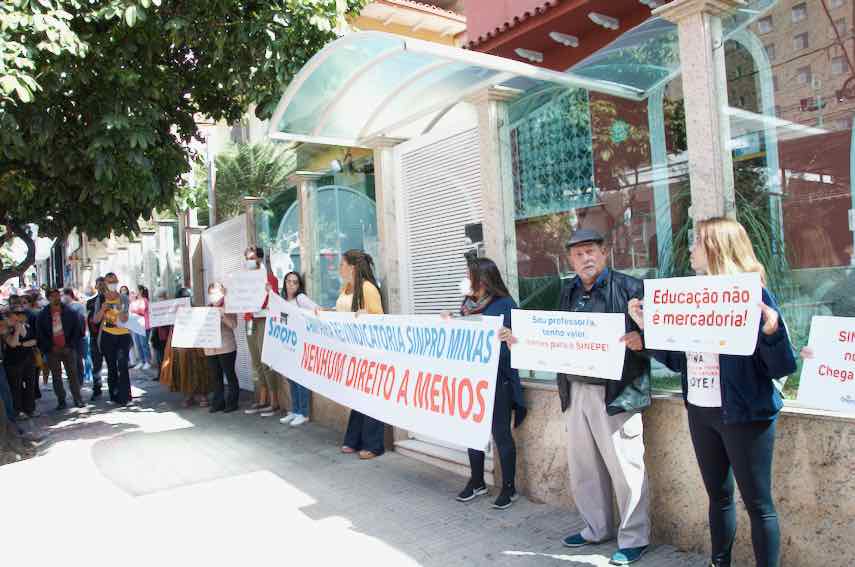 Professores da rede particular anunciam nova paralisação e sinalizam possível greve