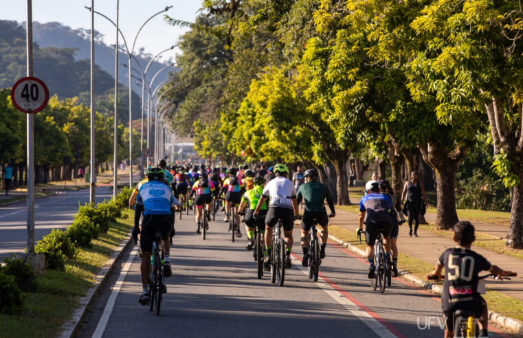 Passeio ciclístico em comemoração ao Dia do Trabalhador reuniu dezenas de ciclistas