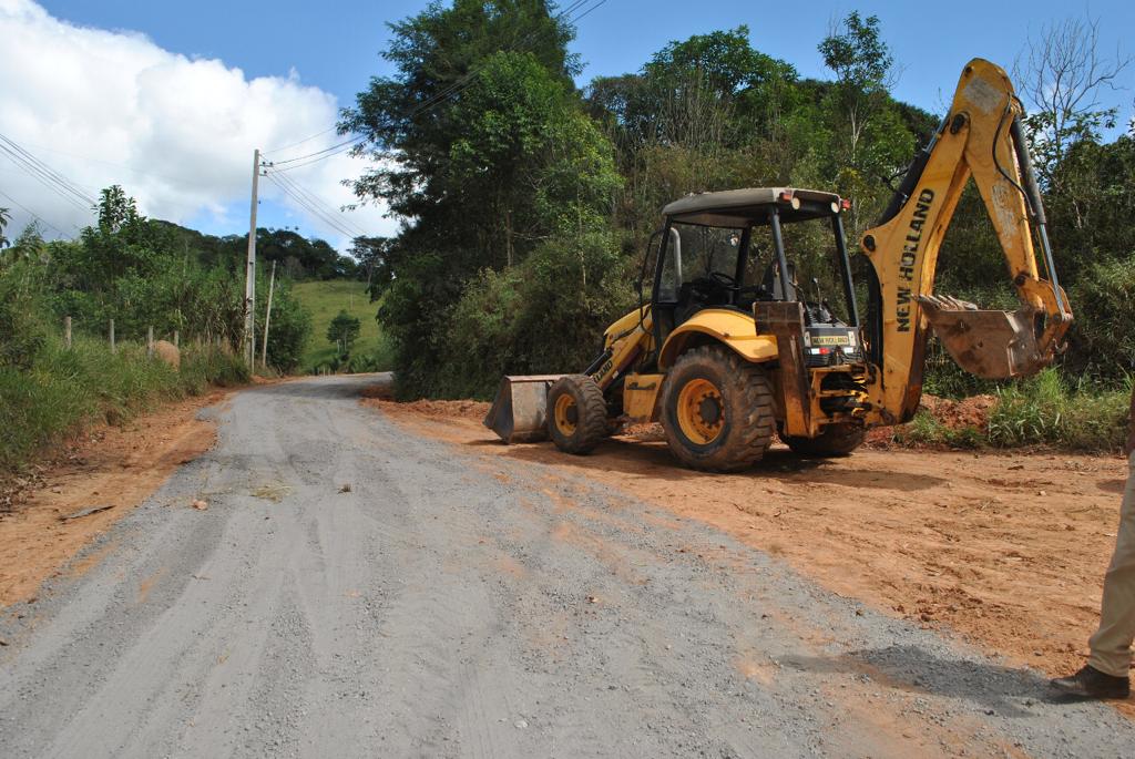 Secretaria de Agricultura realiza obras no Deserto para melhorias em estrada