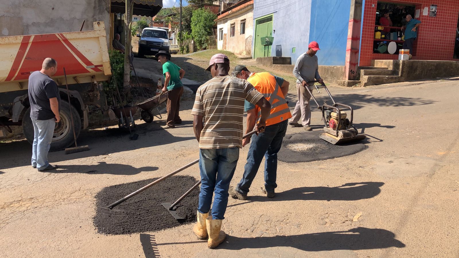 Prefeitura de Viçosa inicia operação tapa buracos pela cidade