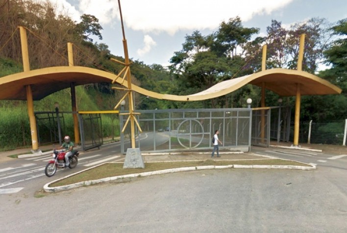 Obras no portal da Via Alternativa interrompem o trânsito neste final de semana