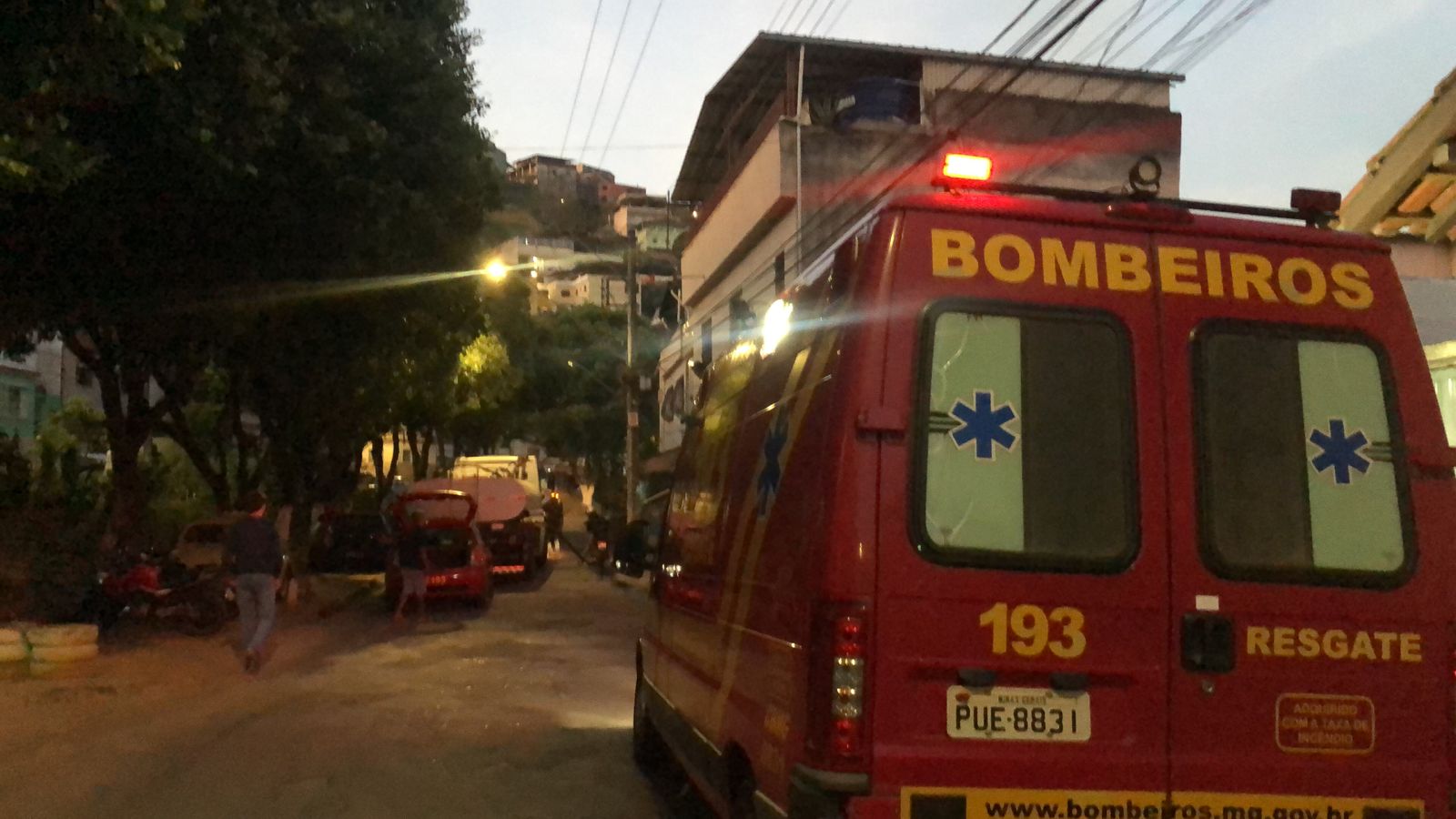 Incêndio atinge casa na rua Santana, em Viçosa