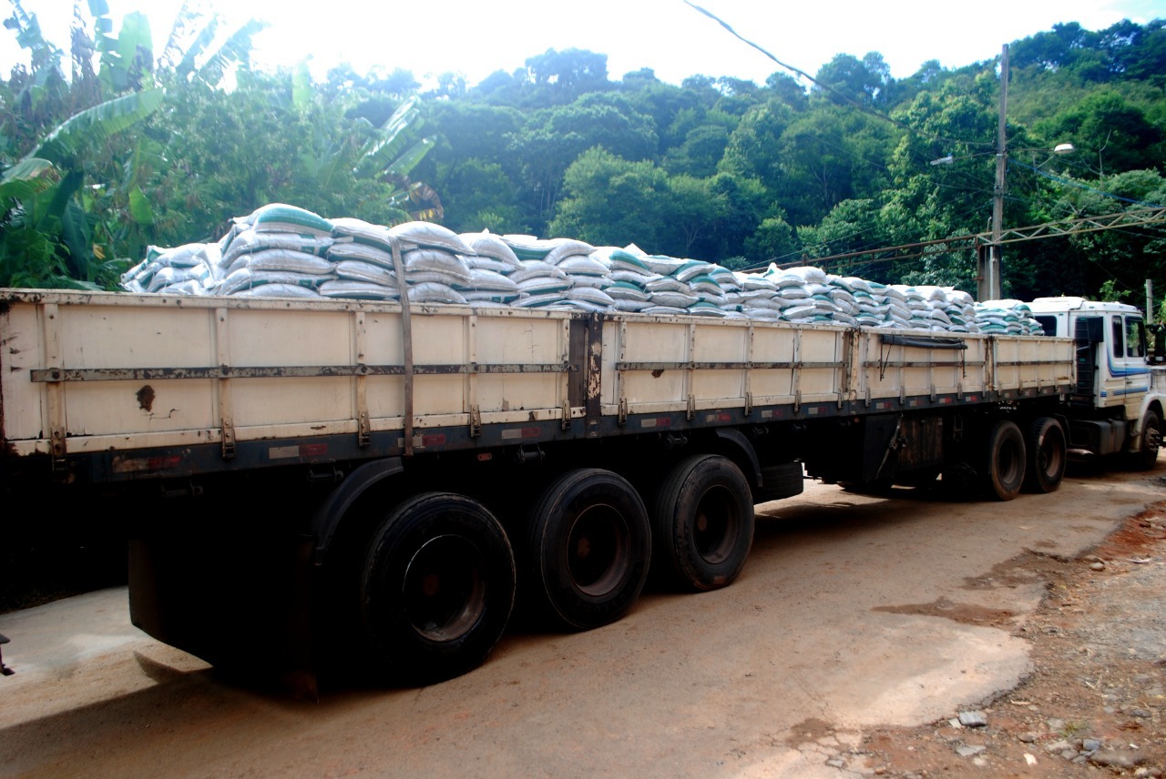 Viçosa: Prefeitura realiza compra de 1.280kg de emulsão asfáltica para obras de ‘tapa buraco’