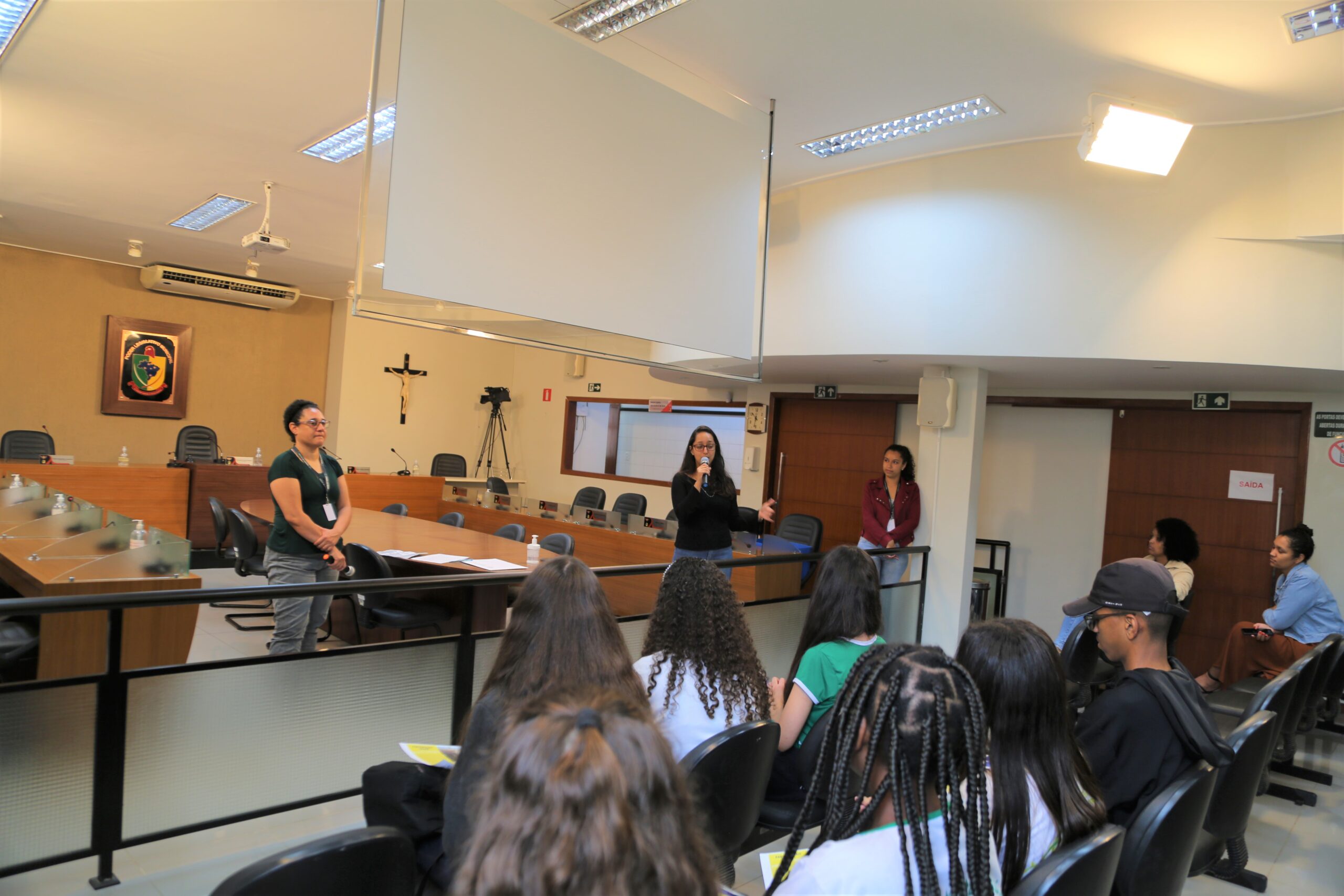 Viçosa: alunos do 9º ano da escola Santa Rita de Cássia visitam a Câmara de Vereadores