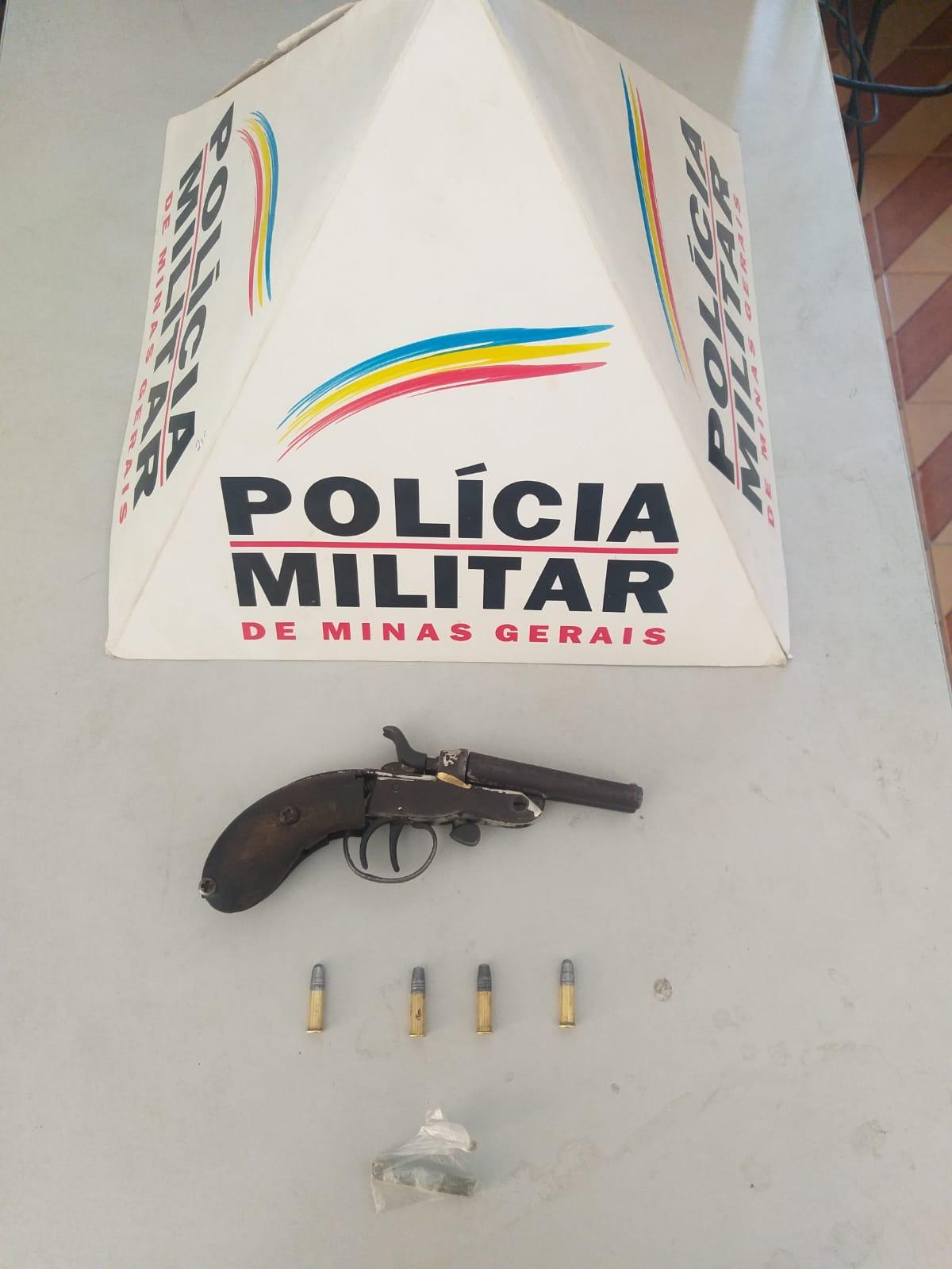 PM de Ubá prende dois homens por posse ilegal de arma