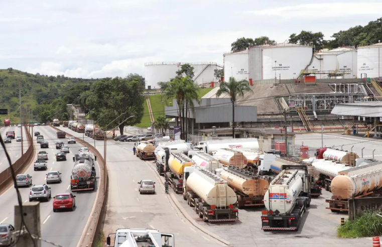 Tanqueiros sinalizam greve em MG por conta da alta do diesel