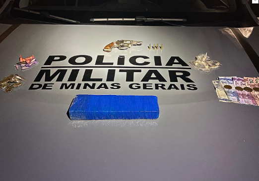 Ubá: PM apreende grande quantidade de drogas no bairro Vila Casal e prende três homens
