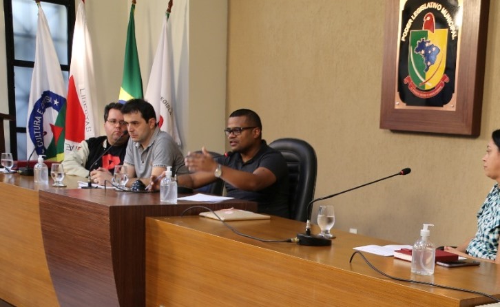 Reunião na Câmara de Viçosa discute reinvindicações dos profissionais da Rede Municipal de Educação