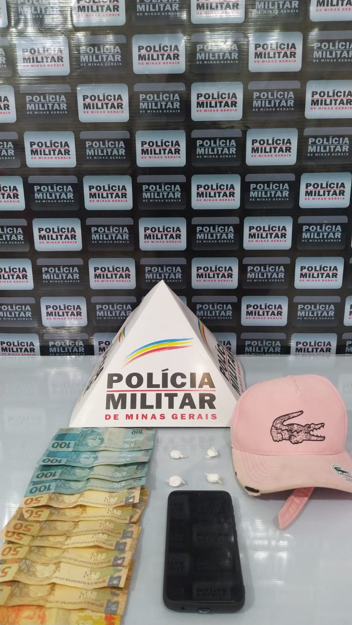 Homem é preso com drogas após tentar fugir da PM em Rio Casca
