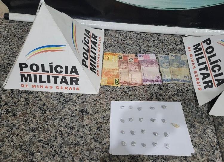 Jovem de 18 anos é preso com 21 pedras de crack em Viçosa
