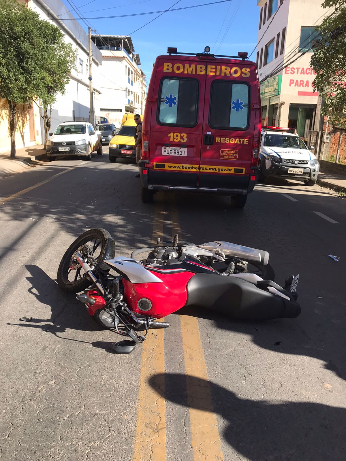 Viçosa: Acidente no bairro Santo Antônio deixa motociclista ferido