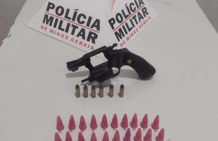 PM apreende um revólver e 31 pinos de cocaína em Visconde do Rio Branco