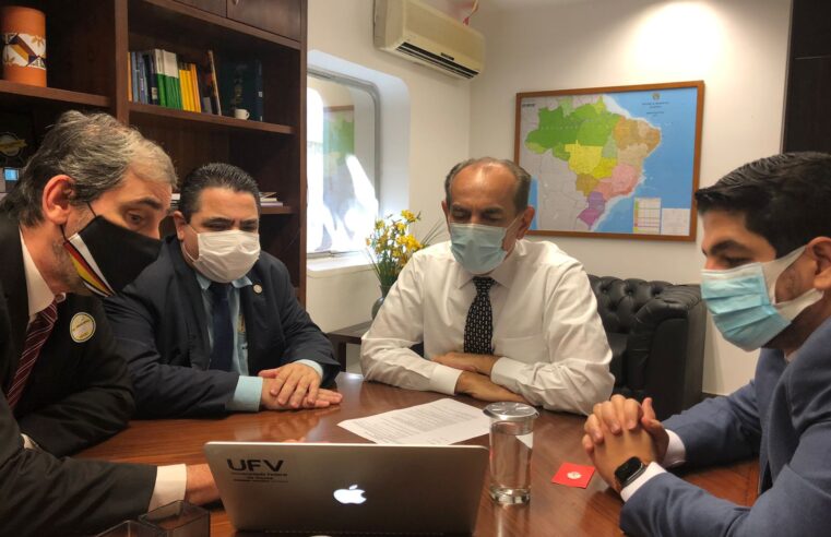 Reitor da UFV participa de reunião com senador para discussão dos cortes orçamentários