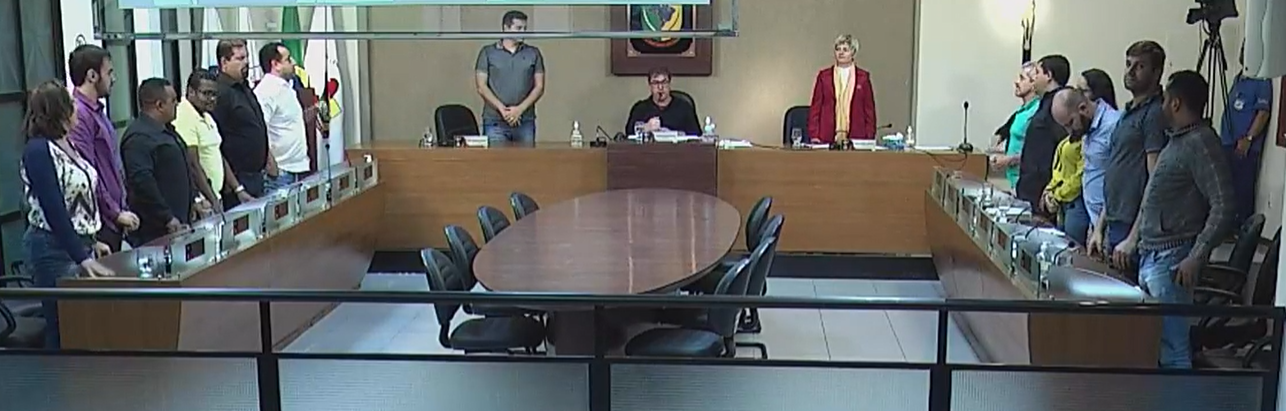 Vereadores de Viçosa derrubam veto do Prefeito  referente a inauguração de obras inacabadas