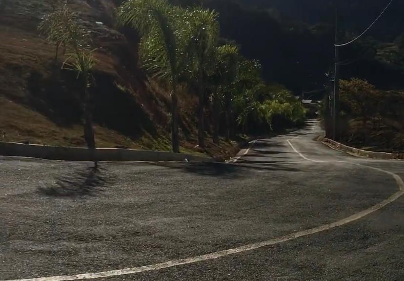 Prefeitura de Viçosa asfalta rua no Cidade Nova