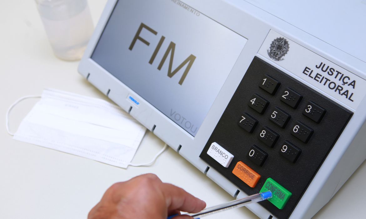 Urna eletrônica é segura, conclui TCU
