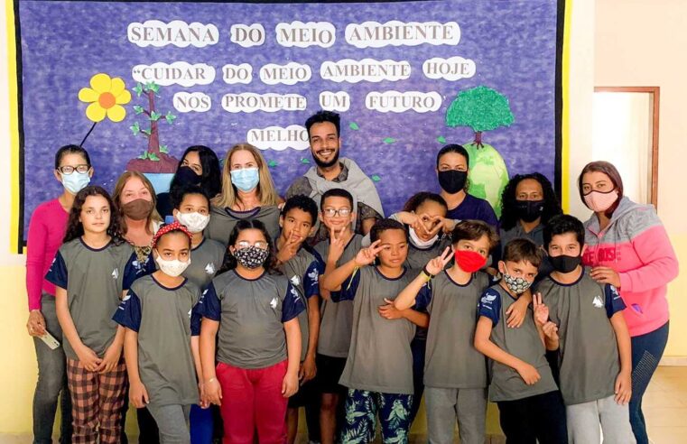 Assistência Social entrega mais uniformes a alunos da rede municipal de Viçosa