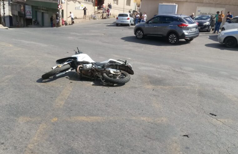 Viçosa: acidente entre moto e carro deixa jovem ferido