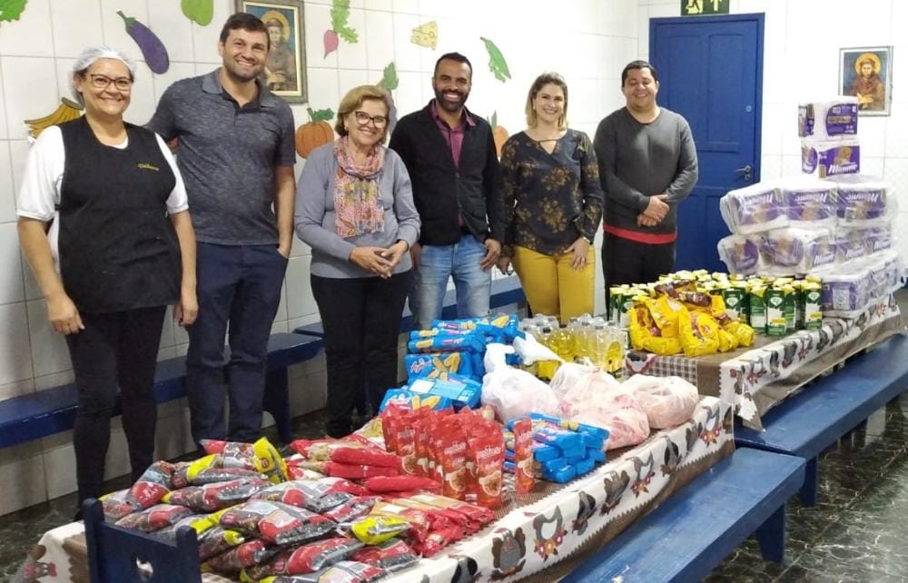 Vereadores de Viçosa realizam doação de alimentos para creche