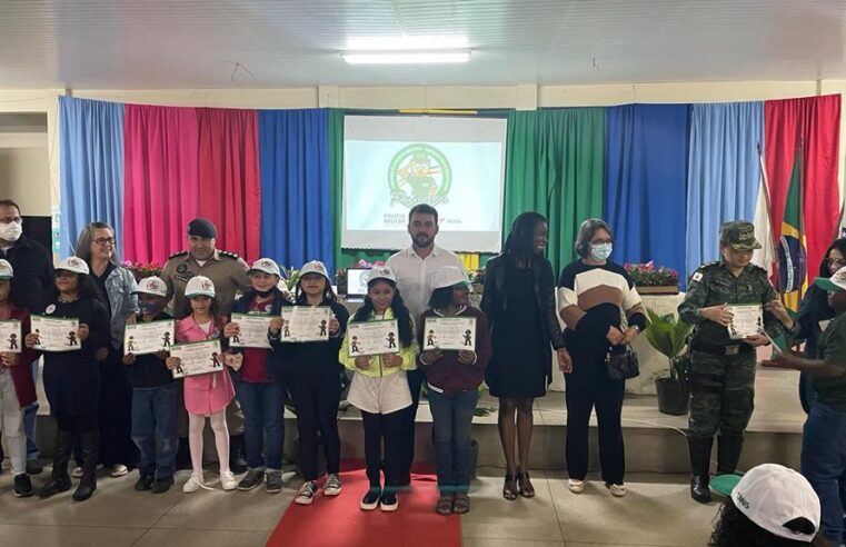 Viçosa: alunos do 4º ano da E.M Dr. Januário de Andrade Fontes participam da formatura do PROGEA
