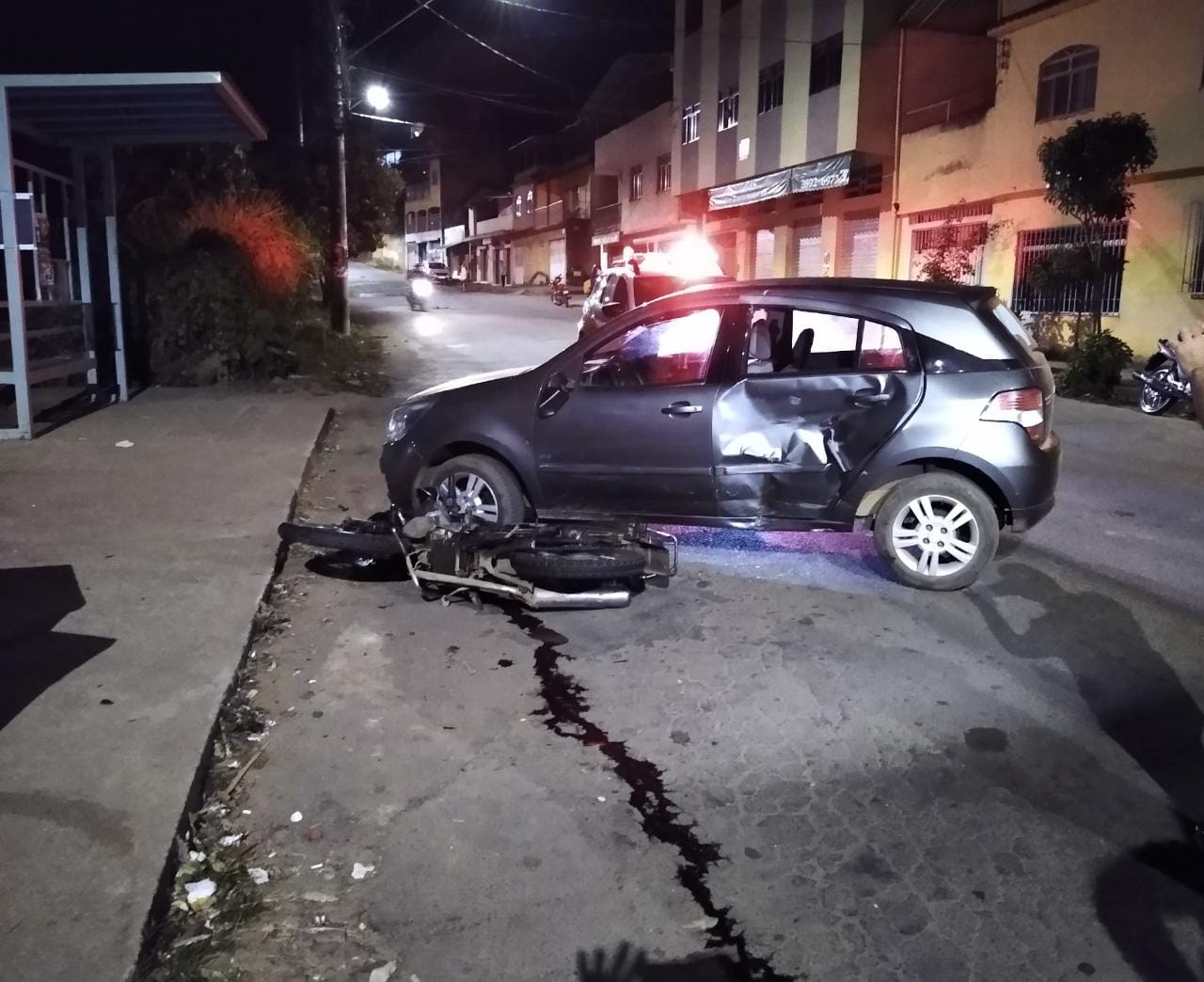 Viçosa: colisão entre motocicleta e carro na Jacob Lopes de Castro