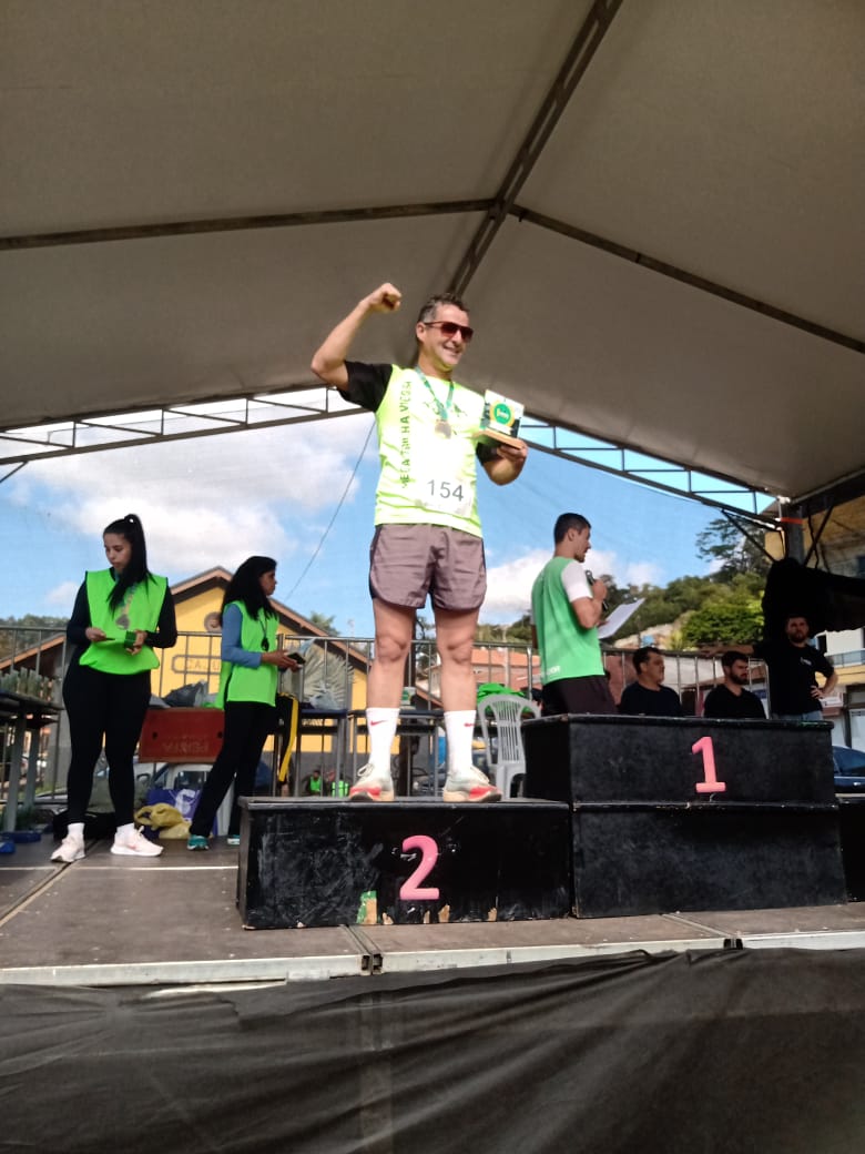 Chefe da Defesa Civil de Viçosa fica em segundo lugar na ‘1ª Corrida de Rua de Cajuri’