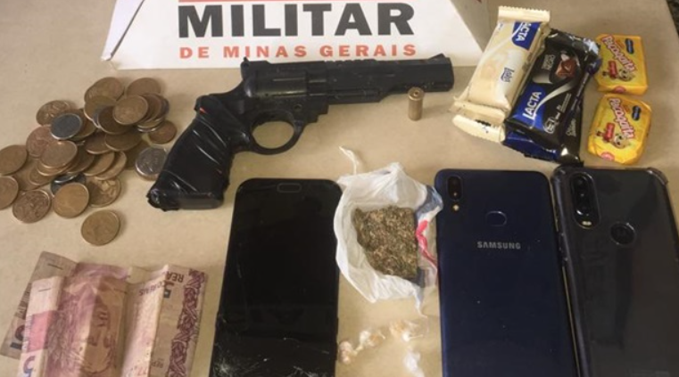 Adolescente assalta farmácia e é apreendido, em Viçosa