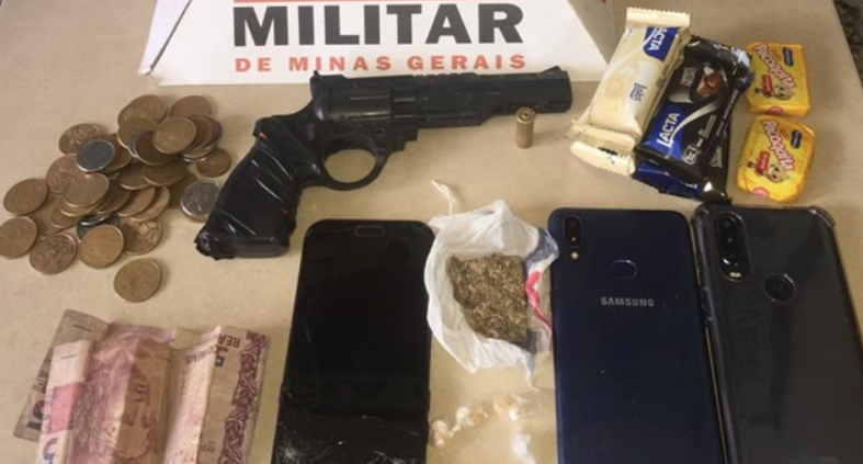Adolescente assalta farmácia e é apreendido, em Viçosa